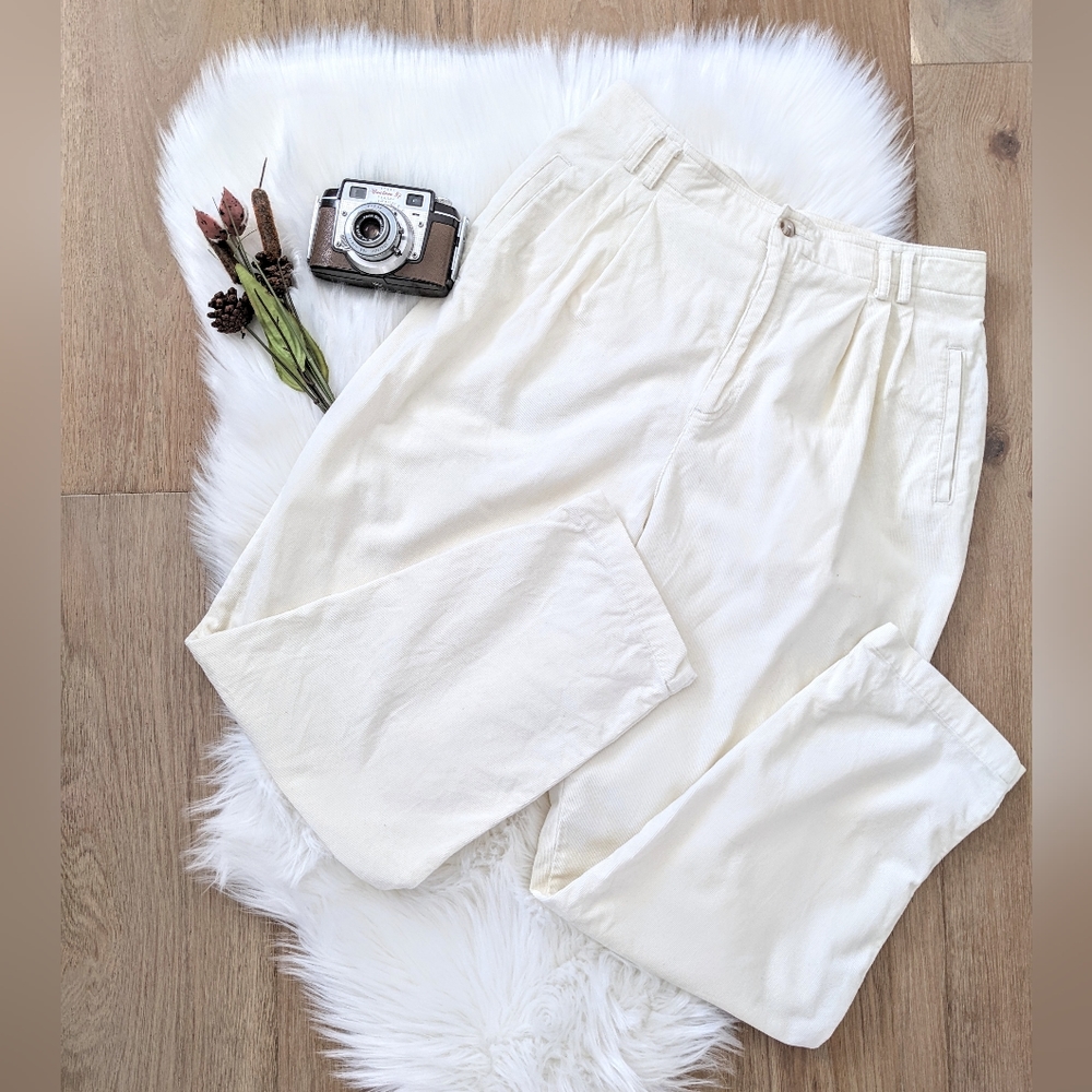 Vintage 1980/90s Lux Sport winter white pleated corduroy trousers